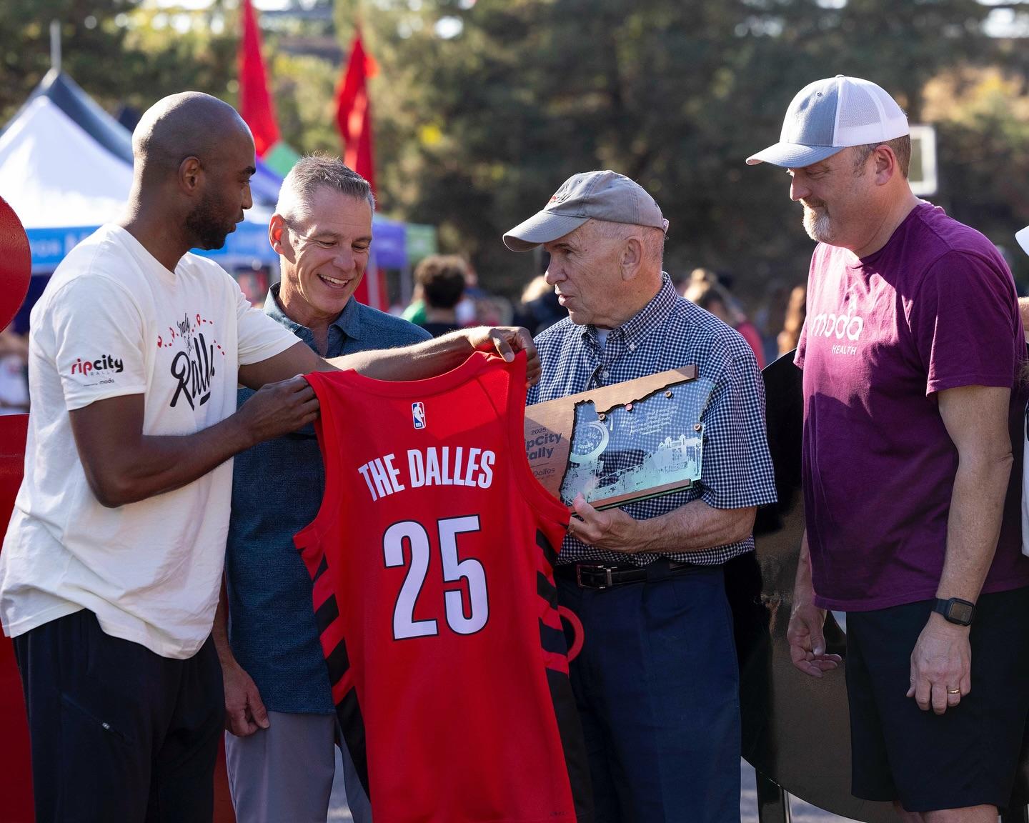 src, 开拓者在达, 华的照片与