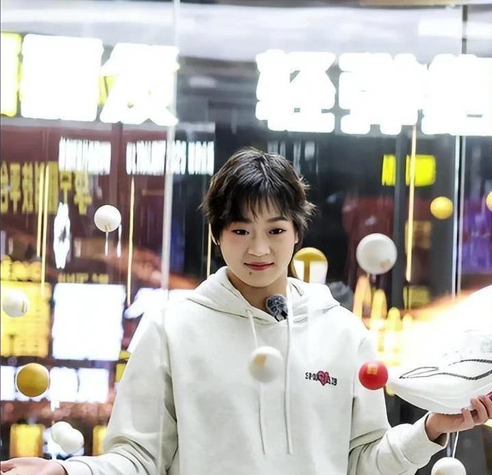 送给了学校, 备了一个 送给了学校, 备了一个