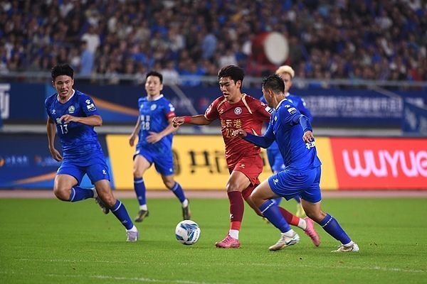 彩纷呈, 赛道 彩纷呈, 赛道